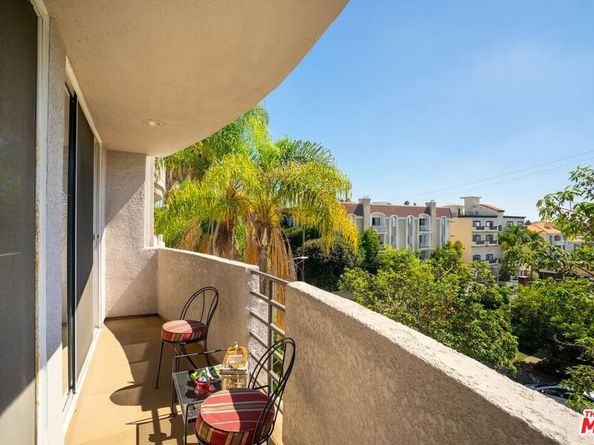11535 Rochester Avenue 202, Los Angeles CA 90025