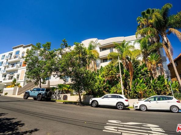 11535 Rochester Avenue 202, Los Angeles CA 90025