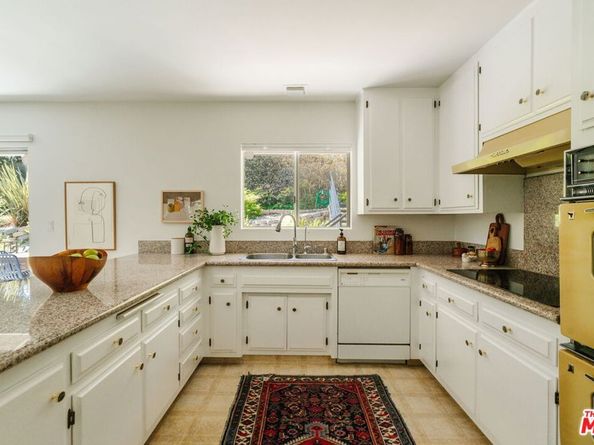 1728 Royal Boulevard, Glendale CA 91207