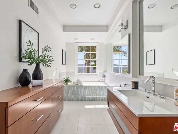 2241 Canyonback Road, Los Angeles CA 90049