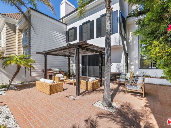 2241 Canyonback Road, Los Angeles CA 90049