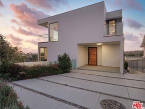 1551 Lucretia Avenue, Los Angeles CA 90026