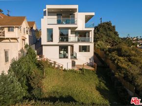 1551 Lucretia Avenue, Los Angeles CA 90026