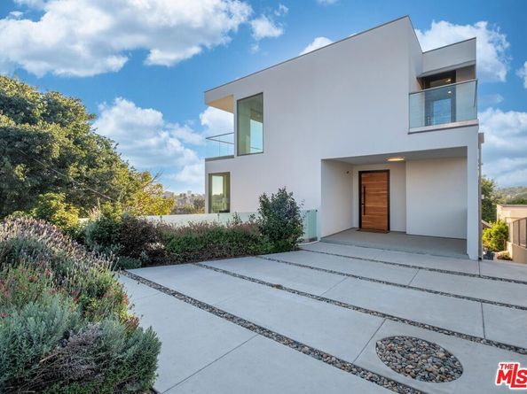 1551 Lucretia Avenue, Los Angeles CA 90026