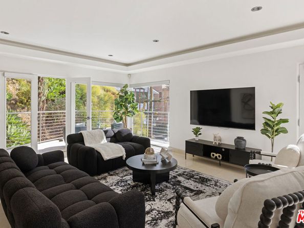 3111 Belden Drive, Los Angeles CA 90068