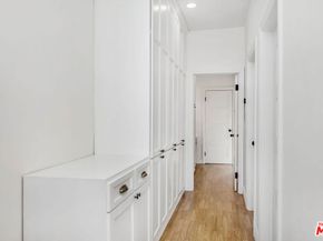 6110 N De Longpre Avenue, Los Angeles CA 90028