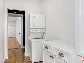 6110 N De Longpre Avenue, Los Angeles CA 90028