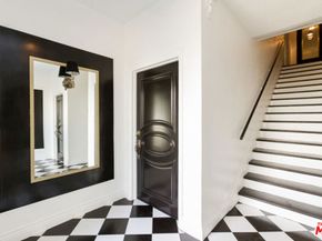 6110 N De Longpre Avenue, Los Angeles CA 90028