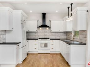 6110 N De Longpre Avenue, Los Angeles CA 90028