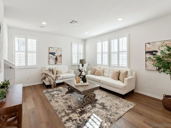 2328 Columba Gln, Escondido CA 92025