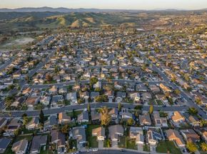 4588 Vinyard St, Oceanside CA 92057