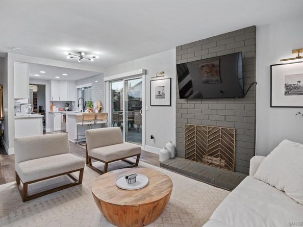 4588 Vinyard St, Oceanside CA 92057