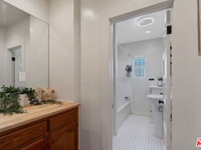 2324 S Highland Avenue, Los Angeles CA 90016