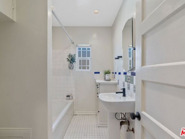 2324 S Highland Avenue, Los Angeles CA 90016