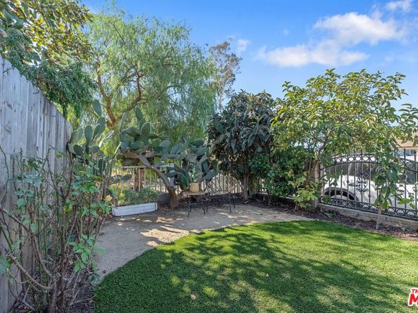 2324 S Highland Avenue, Los Angeles CA 90016