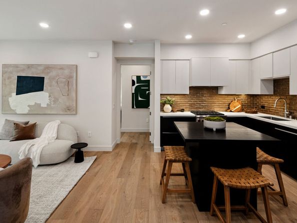 505 S Barrington Avenue 407, Los Angeles CA 90049