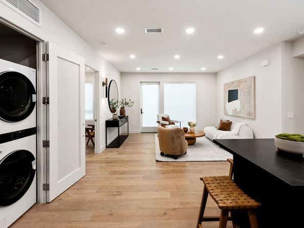 505 S Barrington Avenue 407, Los Angeles CA 90049