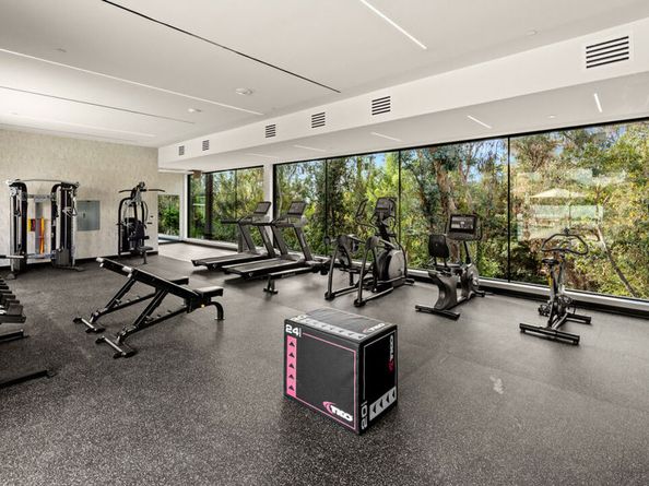 505 S Barrington Avenue 407, Los Angeles CA 90049