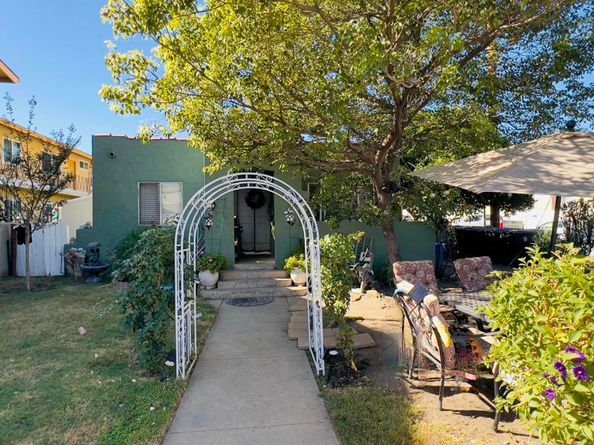 1923 Grismer Avenue, Burbank CA 91504
