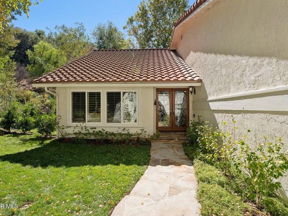 5900 Gleam Court, Agoura Hills CA 91301