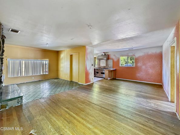 10956 Columbus Avenue, San Fernando CA 91345