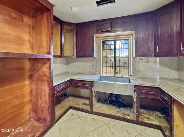 10956 Columbus Avenue, San Fernando CA 91345