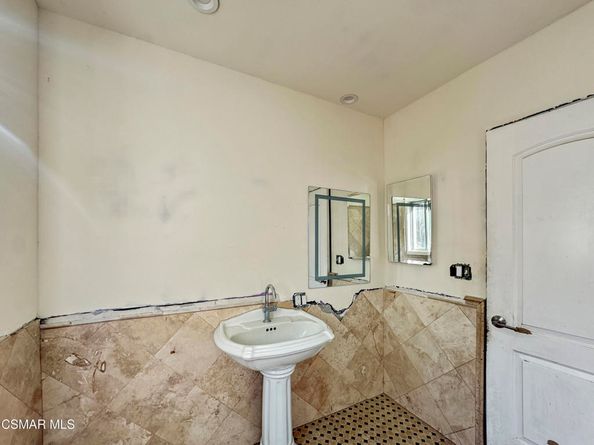 10956 Columbus Avenue, San Fernando CA 91345