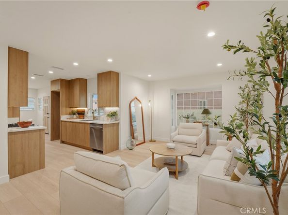 1111 W 98th Street, Los Angeles CA 90044