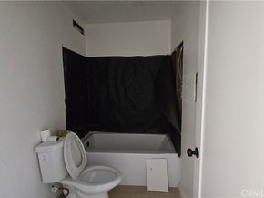 8601 International 249, Canoga Park CA 91304