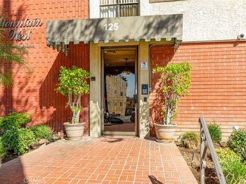 125 W Mountain Street