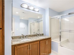21301 Erwin 526, Woodland Hills CA 91367