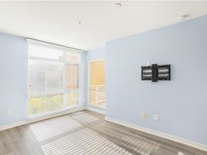 21301 Erwin 526, Woodland Hills CA 91367
