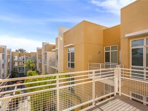 21301 Erwin 526, Woodland Hills CA 91367
