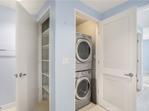 21301 Erwin 526, Woodland Hills CA 91367