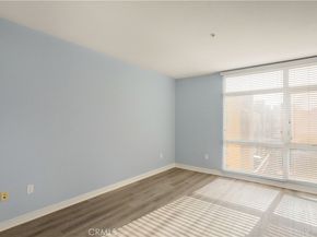 21301 Erwin 526, Woodland Hills CA 91367