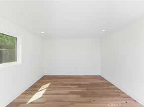 8909 S 5th Avenue, Inglewood CA 90305