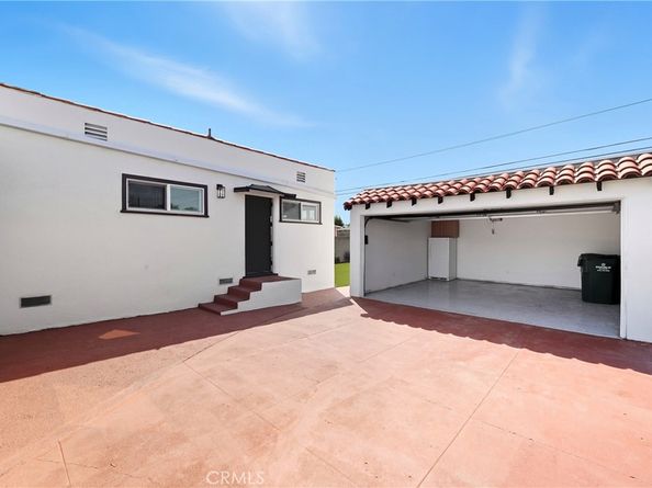 8909 S 5th Avenue, Inglewood CA 90305