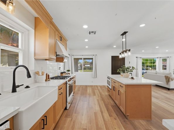 8909 S 5th Avenue, Inglewood CA 90305