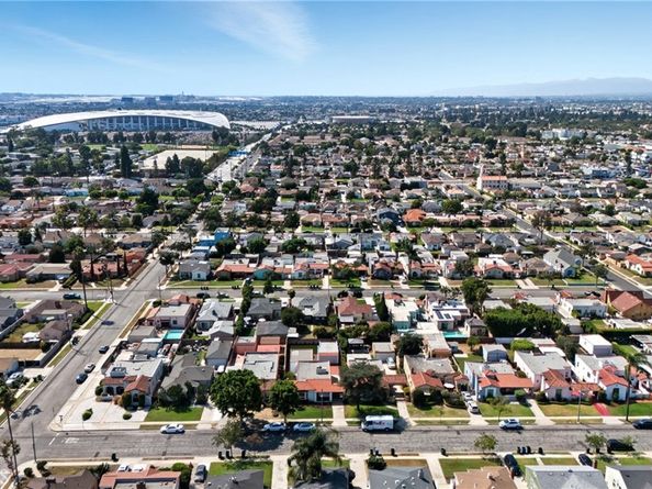 8909 S 5th Avenue, Inglewood CA 90305