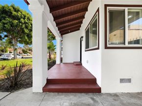 8909 S 5th Avenue, Inglewood CA 90305