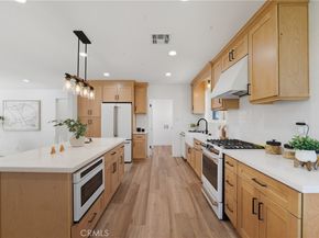 8909 S 5th Avenue, Inglewood CA 90305