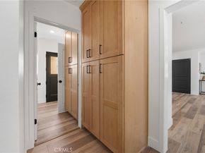 8909 S 5th Avenue, Inglewood CA 90305