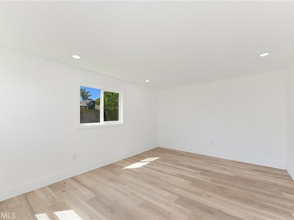 8909 S 5th Avenue, Inglewood CA 90305