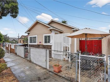 1053 E Hellman Street
