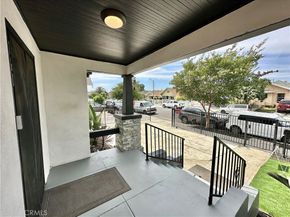 160 W 48th Street, Los Angeles CA 90037