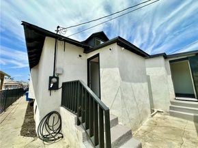 160 W 48th Street, Los Angeles CA 90037