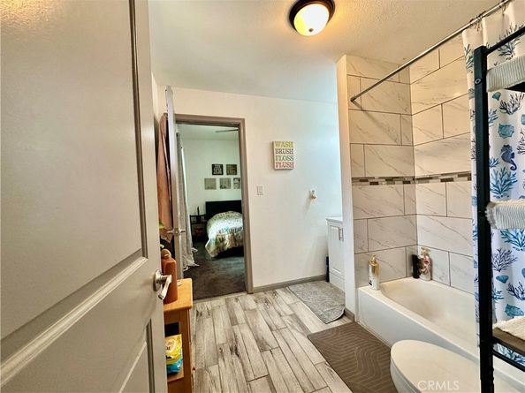 160 W 48th Street, Los Angeles CA 90037