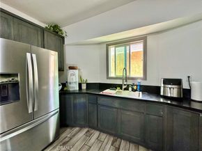 160 W 48th Street, Los Angeles CA 90037