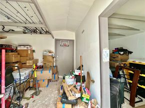 160 W 48th Street, Los Angeles CA 90037