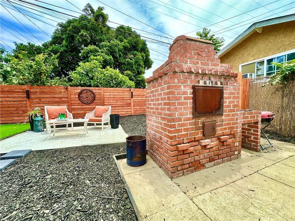160 W 48th Street, Los Angeles CA 90037